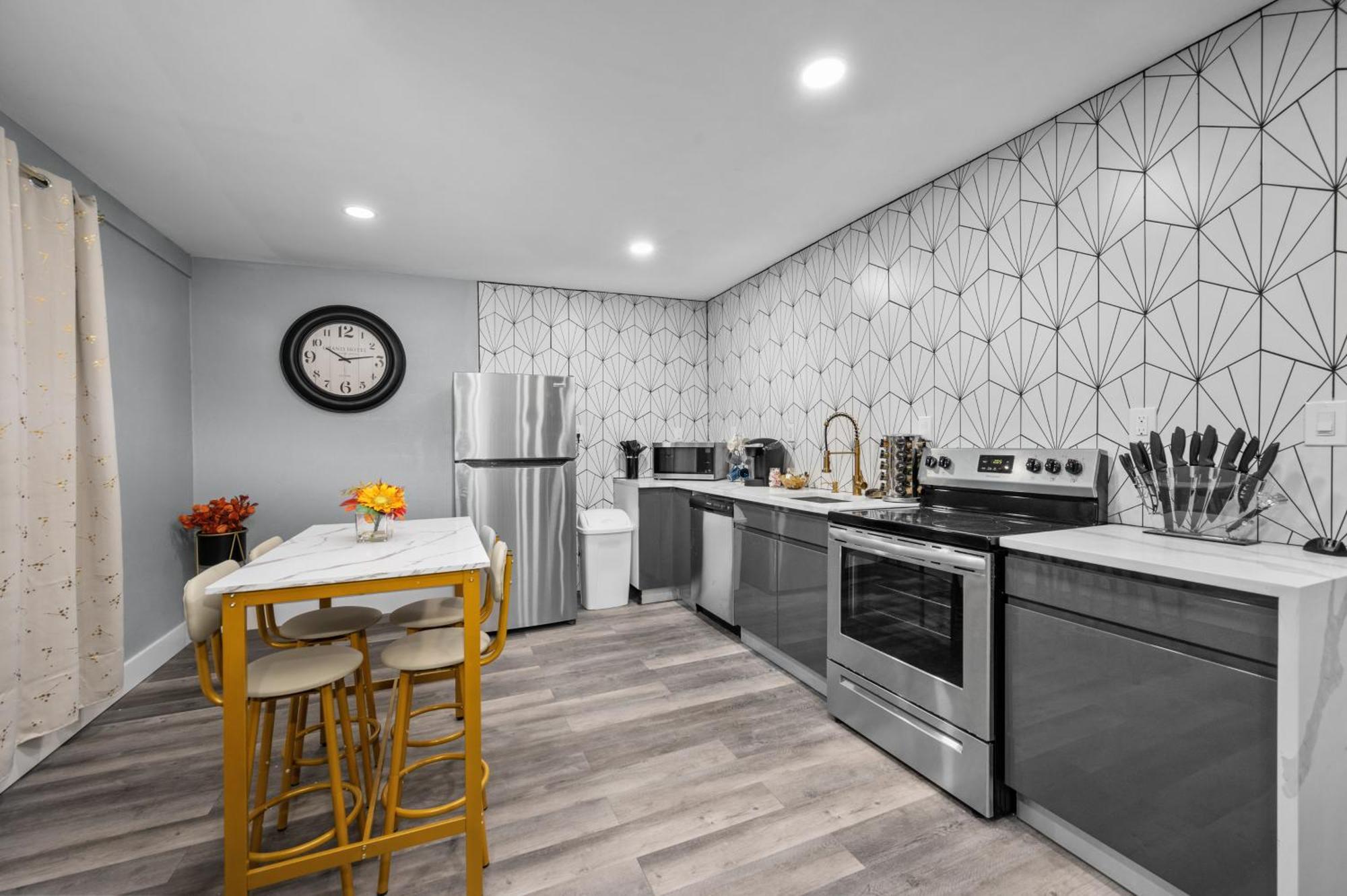 Modern 2Br City Center Getaway With Free Park Houston Extérieur photo